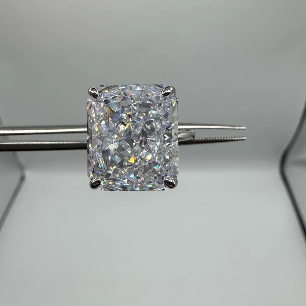 18k 7ct Radiant Cut Ring - Picture 13 of 16